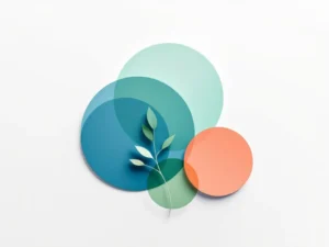 Abstracte geometrische vormen in blauw, groen en koraal met opwaartse pijl symboliseren groei op witte achtergrond